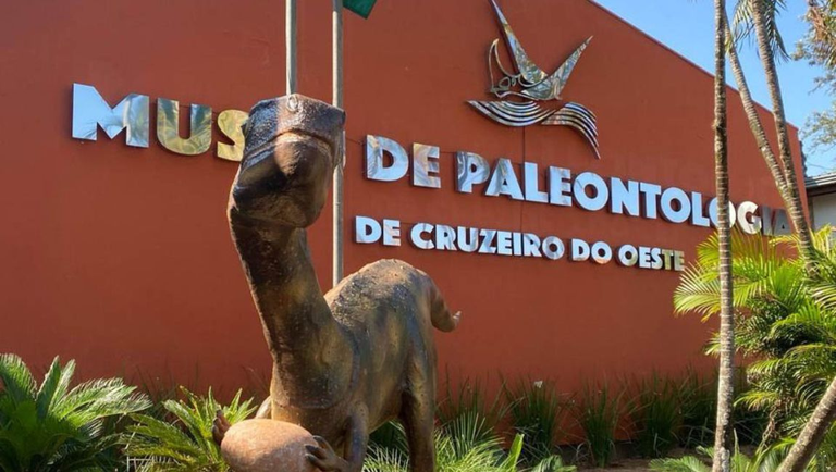 Cruzeiro do Oeste, no Paraná, é reconhecido como Vale Nacional dos Dinossauros