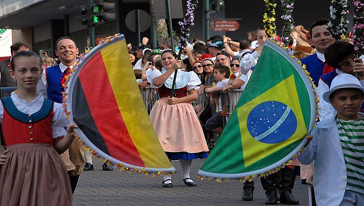 Oktoberfest Blumenau Celebra A Maior Festa Alemã Do Brasil — Ministério Do Turismo