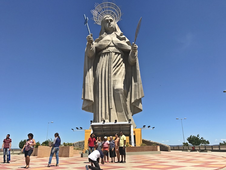 15_05_17_Estatua_Santa_Cruz_GG_1.jpg