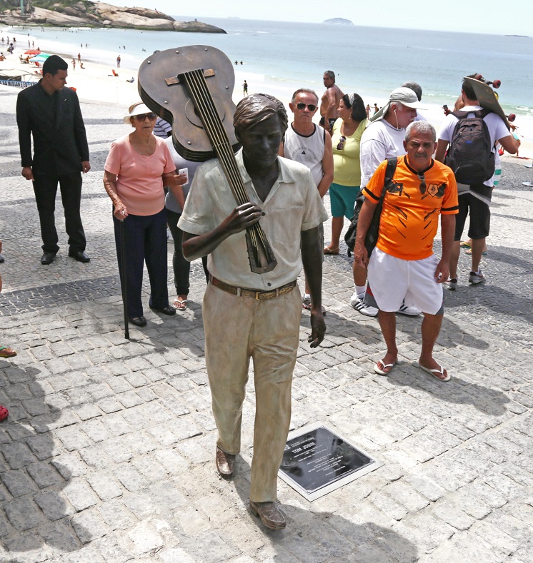 21_12_2015_estatua_tom_jobim_foto_ricardo_cassiano.jpg