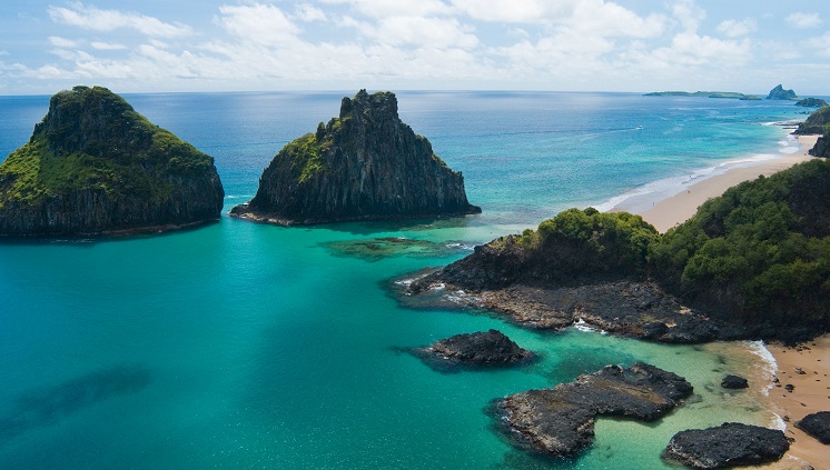 24_12_2015_morro_dois_irmaos_em_fernando_de_noronha_PE._foto_ricardo_rollo.jpg